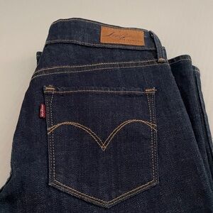 EUC Levi’s boot cut jeans size 6